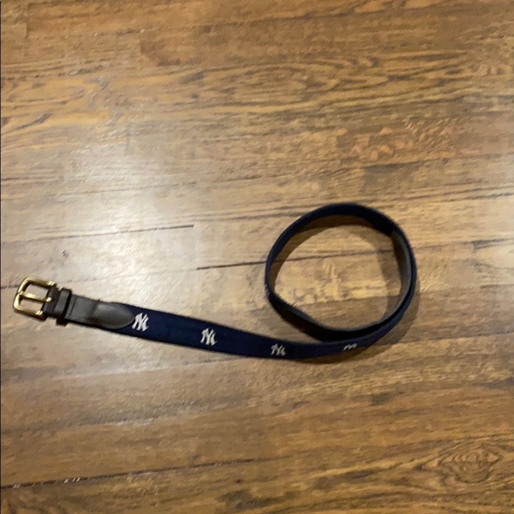 Vineyard Vines New York Yankees Blue Belt Size 36
